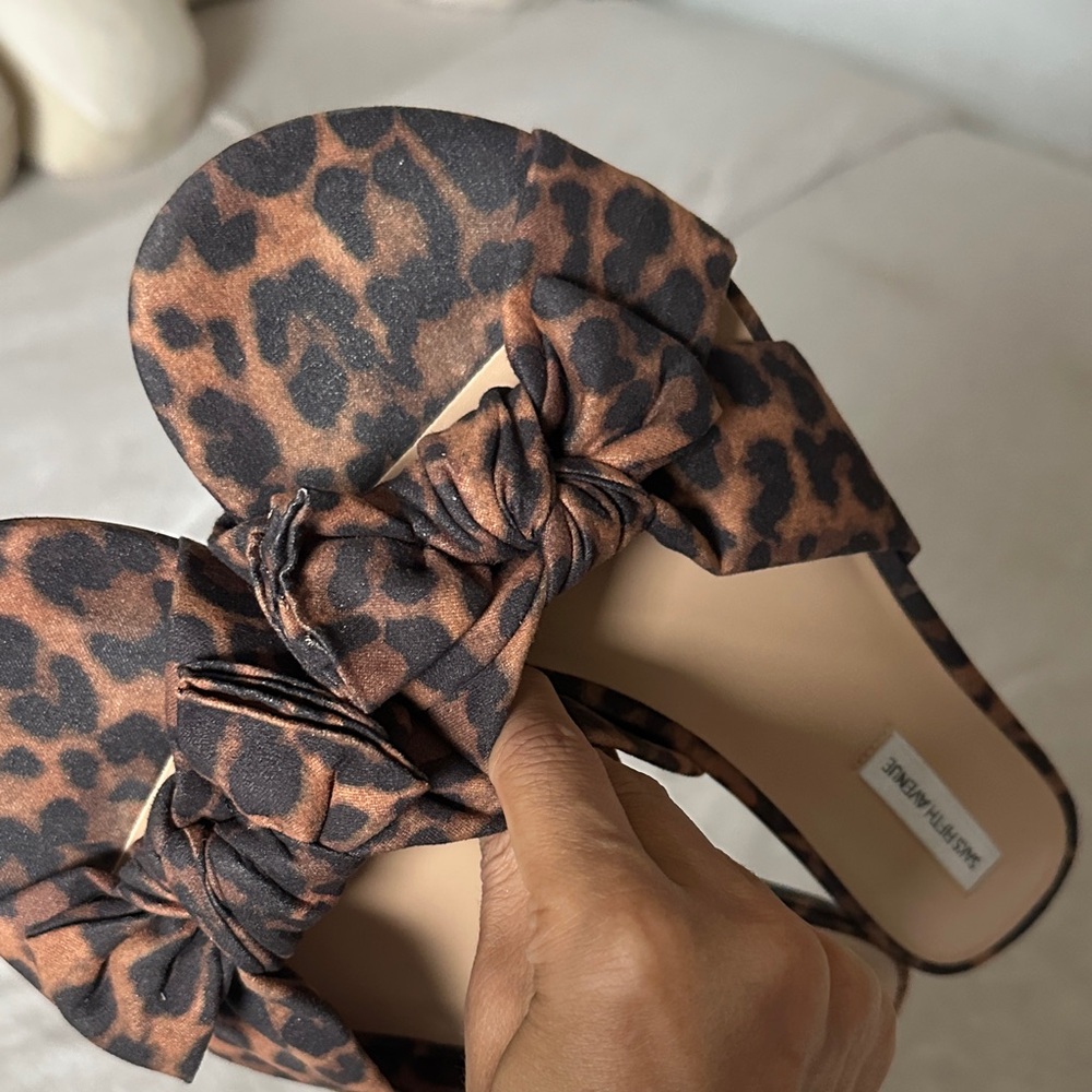 Saks Fifth Avenue River Leopard Print Sandals 8.5 - Picture 3 of 5